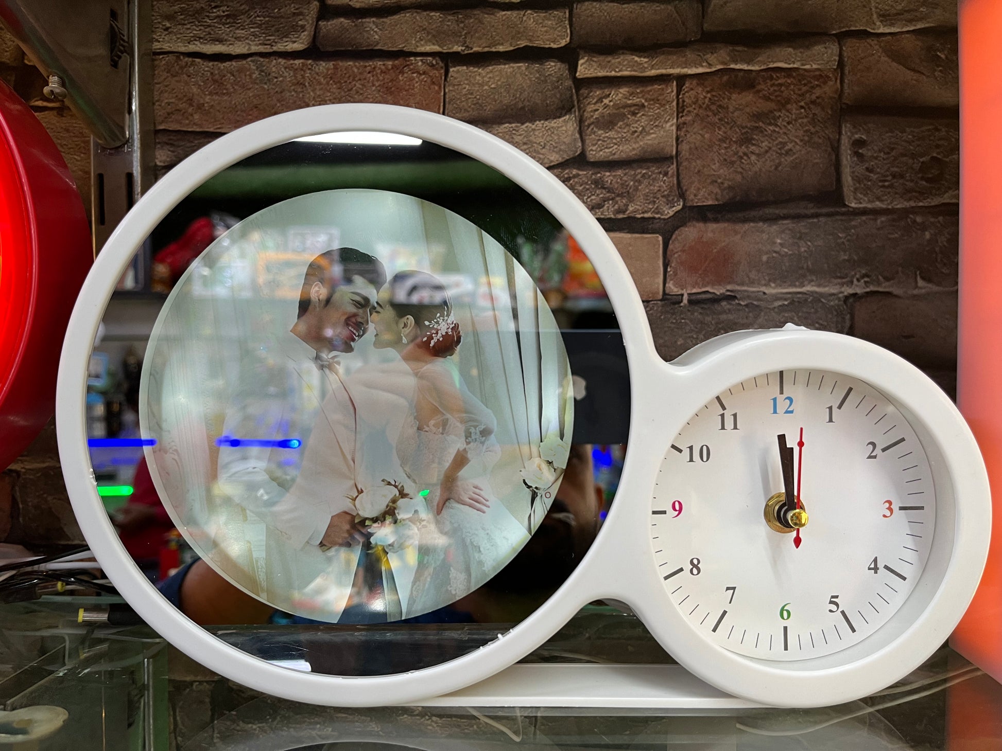 Magic Mirror with LED Clock – Personalized Photo Display & Timepiece